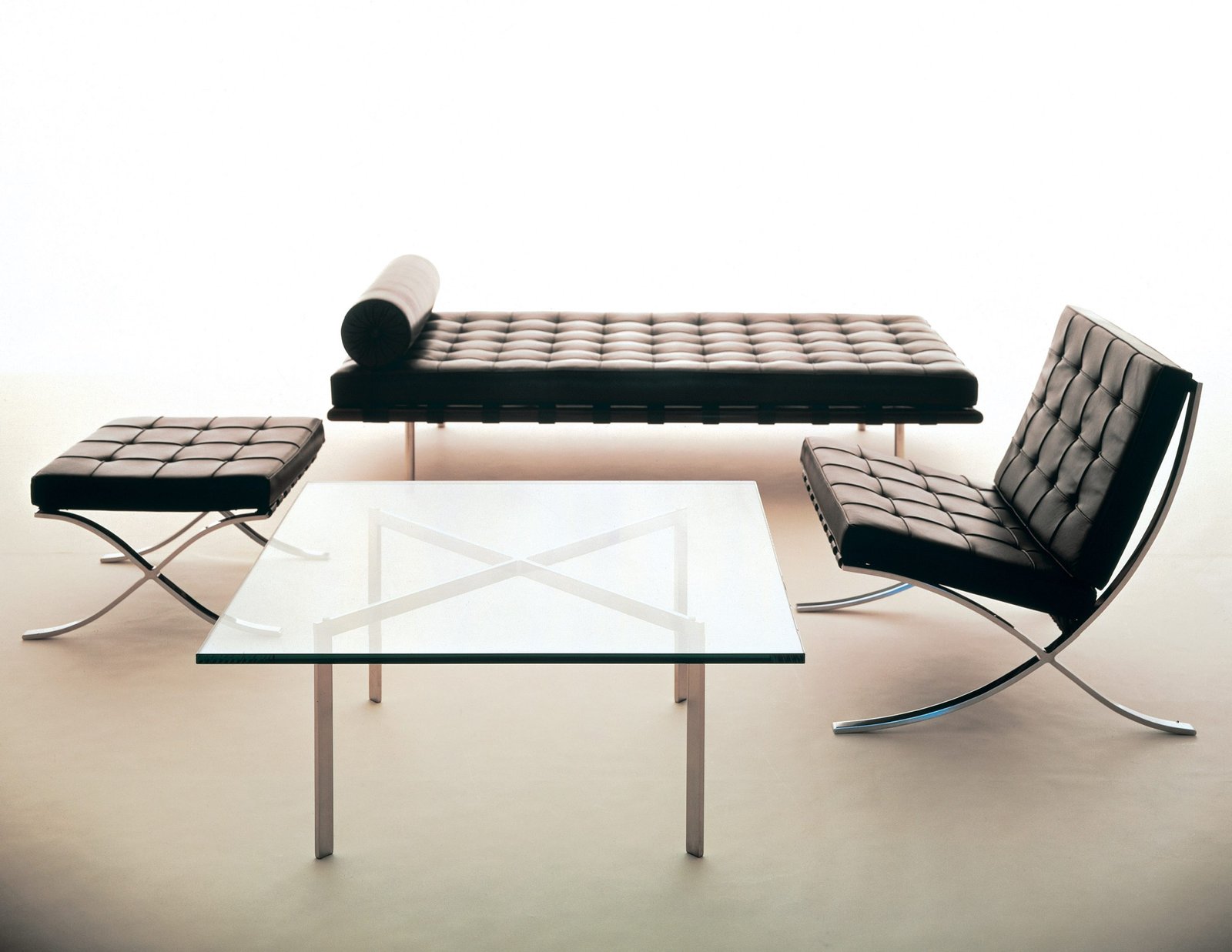 InterieurForma_Productos_knoll-mesas y escritorios-mesas bajas y de apoyo-Mesa Barcelona-08